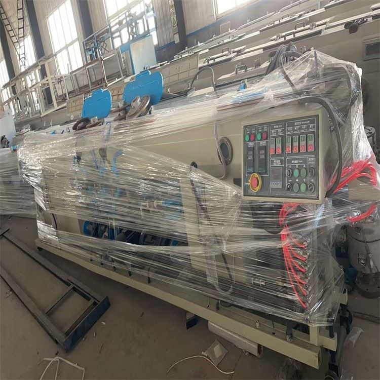 Used Pipe Three Layer Coextrusion Extruder Line Used Pipe Three Layer Coextrusion Extruder Line